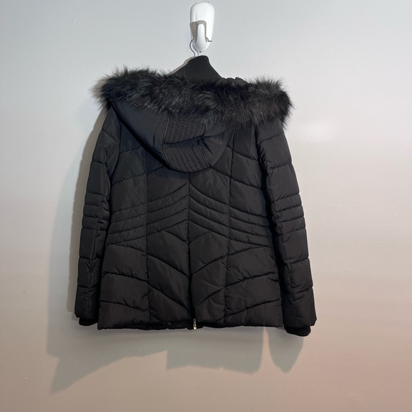 Winter jacket with fur hood - Picture 3 of 10